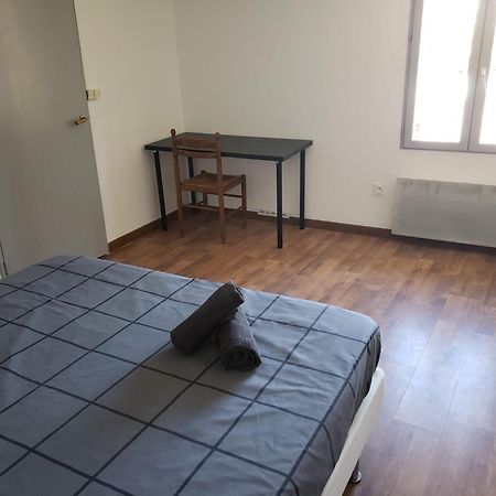 Chambres Meublees Et Spacieuses LʼIsle-Jourdain Rum bild
