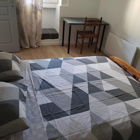 Chambres Meublees Et Spacieuses LʼIsle-Jourdain Exteriör bild