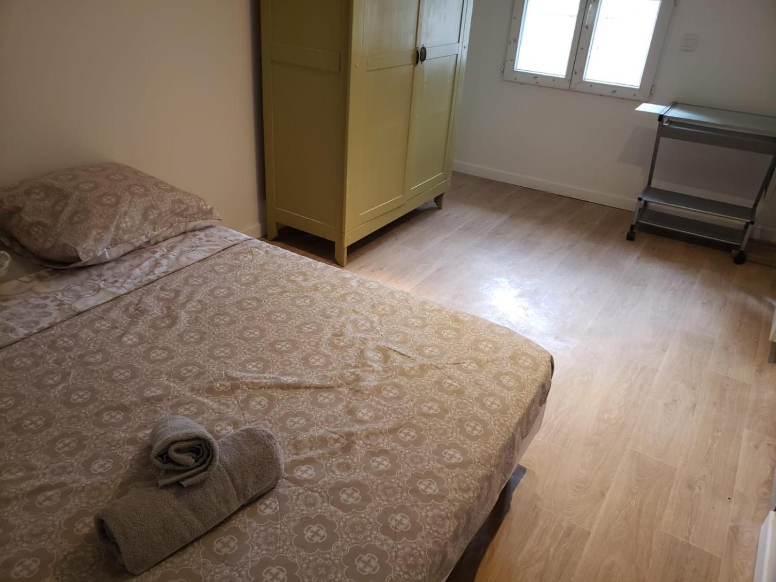 Chambres Meublees Et Spacieuses LʼIsle-Jourdain Exteriör bild