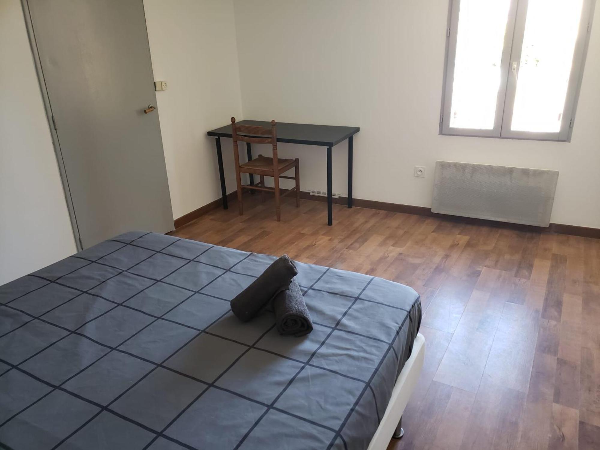 Chambres Meublees Et Spacieuses LʼIsle-Jourdain Rum bild