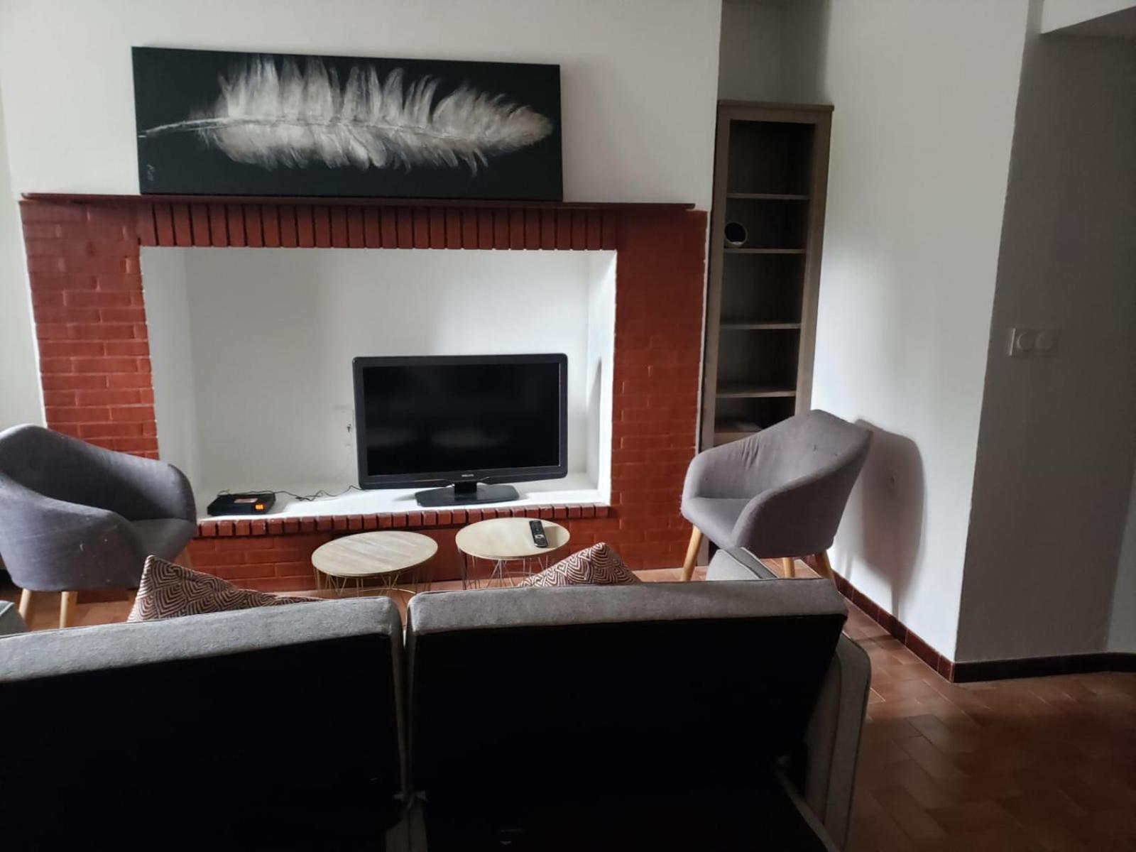Chambres Meublees Et Spacieuses LʼIsle-Jourdain Exteriör bild