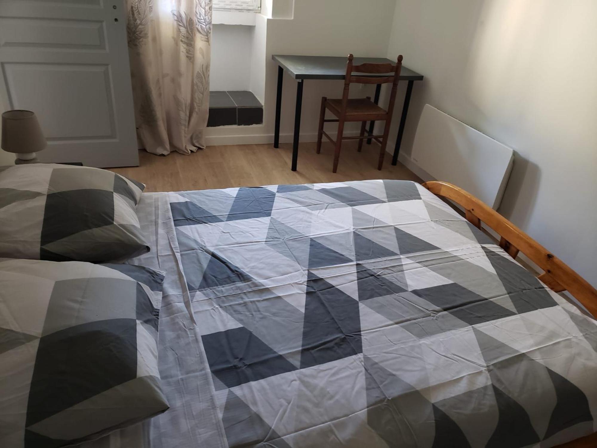 Chambres Meublees Et Spacieuses LʼIsle-Jourdain Exteriör bild